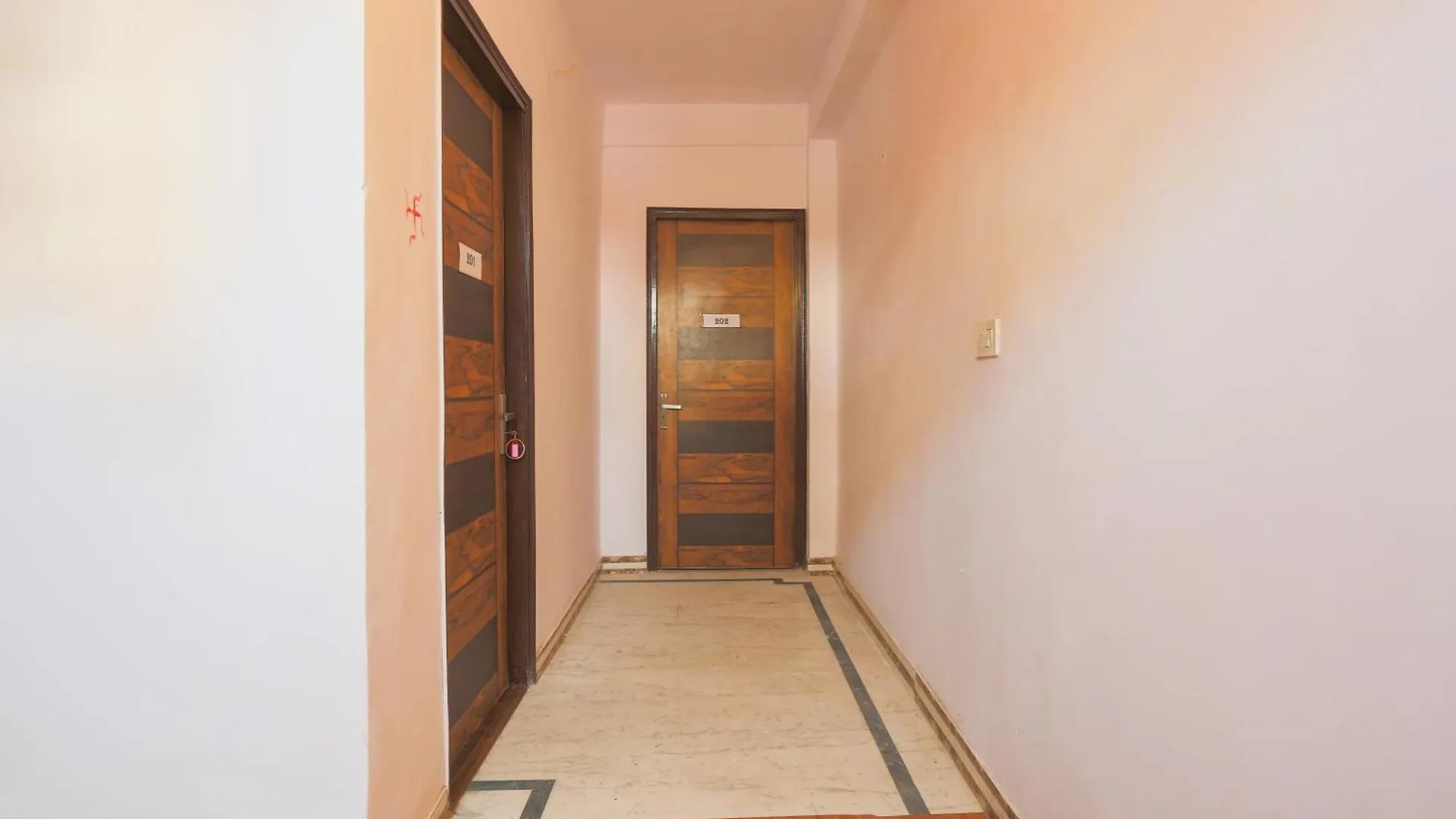 Hotel O Mykonos Guest House New Delhi Indien