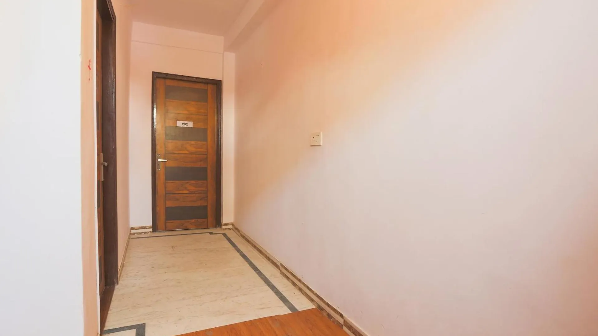 Hotel O Mykonos Guest House New Delhi 3*,  Indien