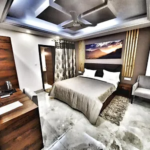 Aerocity Purple Orchid Nuova Delhi